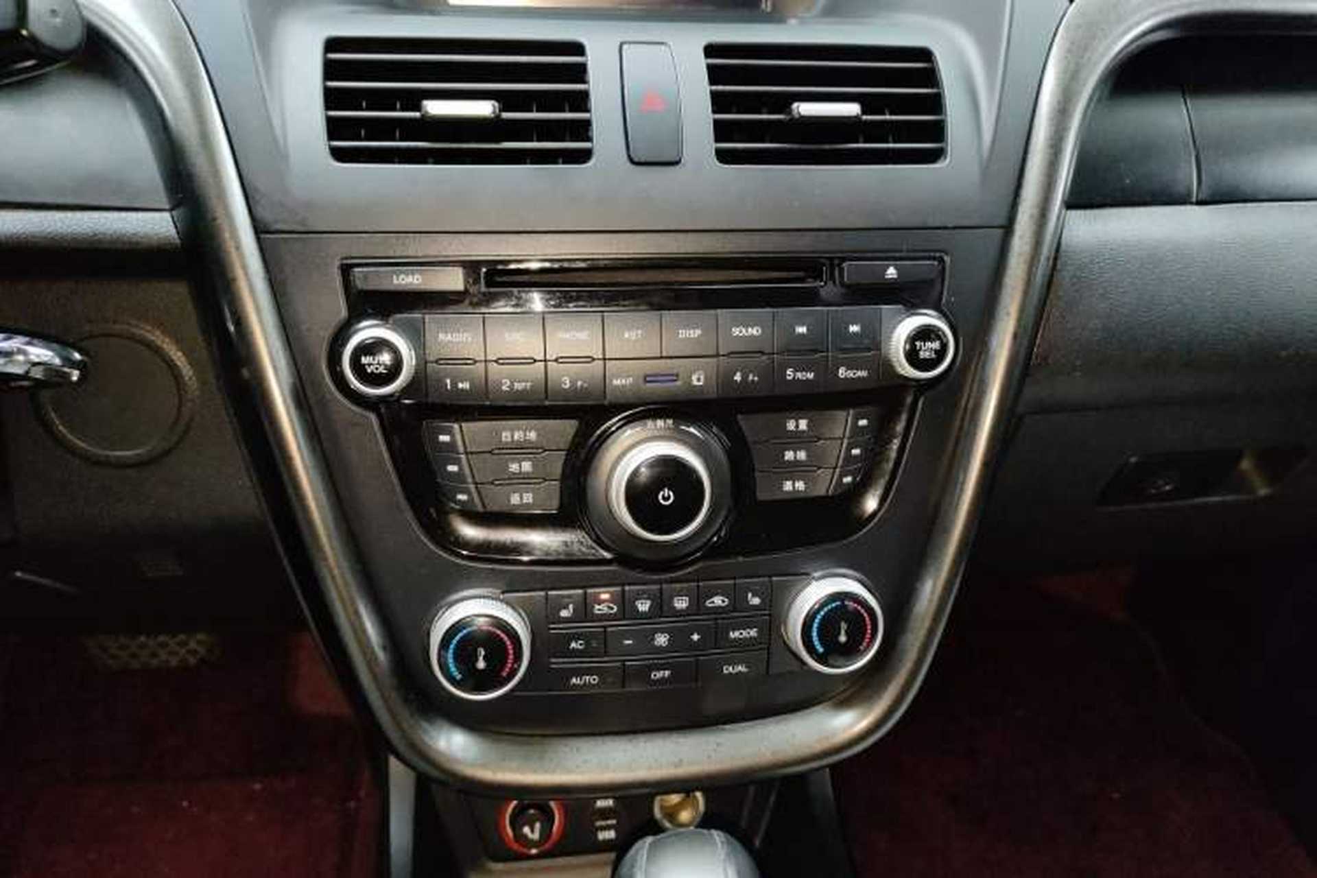 Used Bestune X80 2015 1.8T Automatic Luxury Model Audio And AC Panel