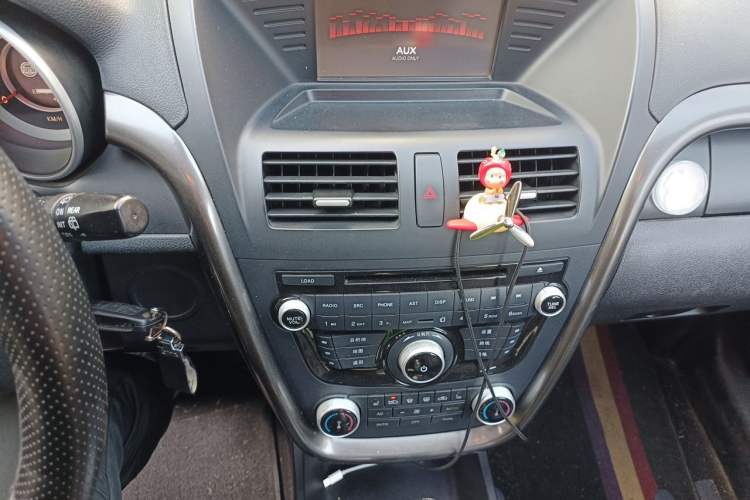 Used Bestune X80 2015 1.8T Automatic Luxury Model Audio And AC Panel
