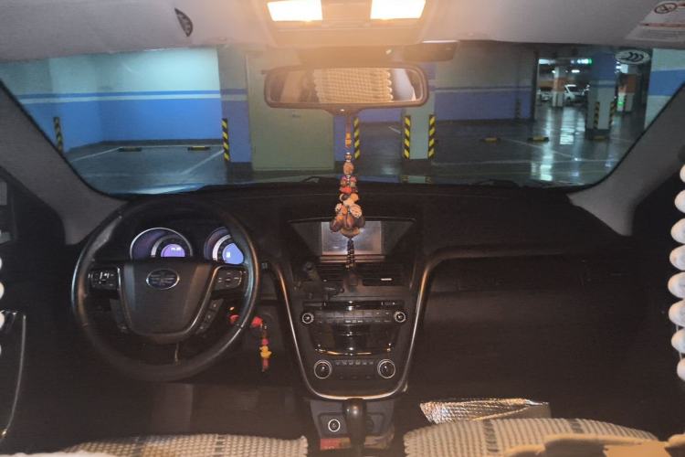 Used Bestune X80 2015 2.0L Automatic Comfort Anniversary Edition Center Console