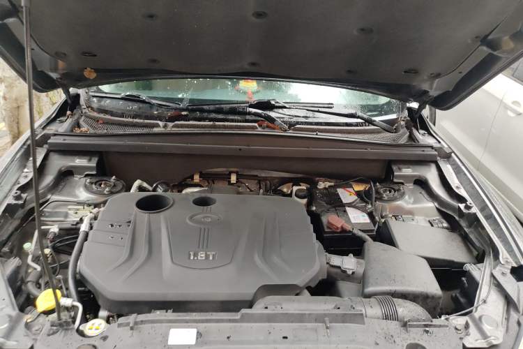 Used Bestune X80 2015 1.8T Automatic Luxury Model Engine Bay