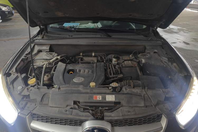 Used Bestune X80 2015 2.0L Automatic Comfort Anniversary Edition Engine Bay