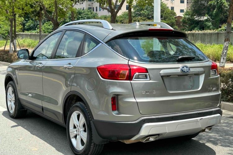 Used Bestune X80 2015 2.0L automatic luxury version Exterior 3