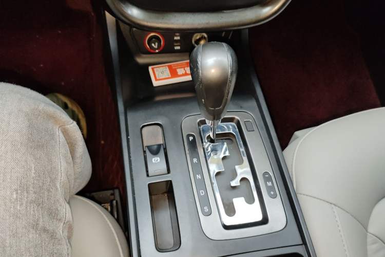 Used Bestune X80 2015 1.8T Automatic Luxury Model Gear Lever