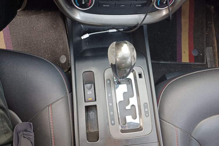Used Bestune X80 2015 1.8T Automatic Luxury Model Gear Lever