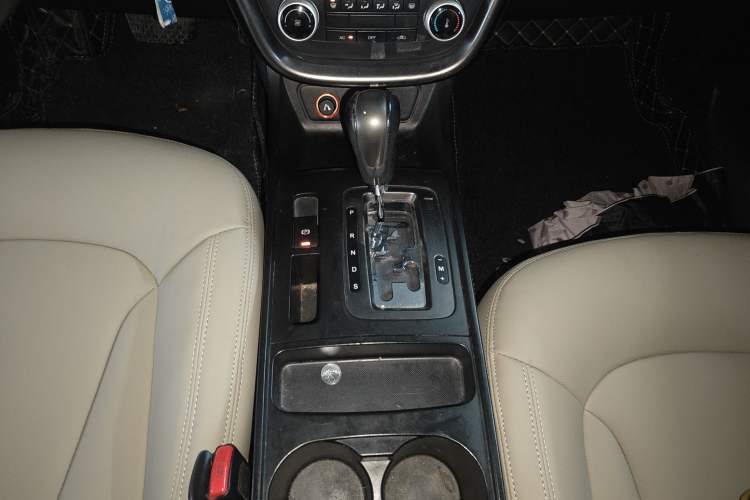 Used Bestune X80 2015 2.0L Automatic Comfort Anniversary Edition Gear Lever