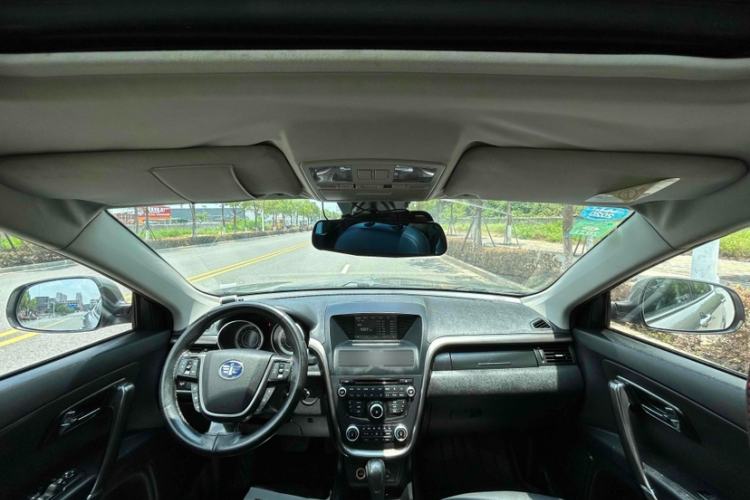 Used Bestune X80 2015 2.0L automatic luxury version Interior 1