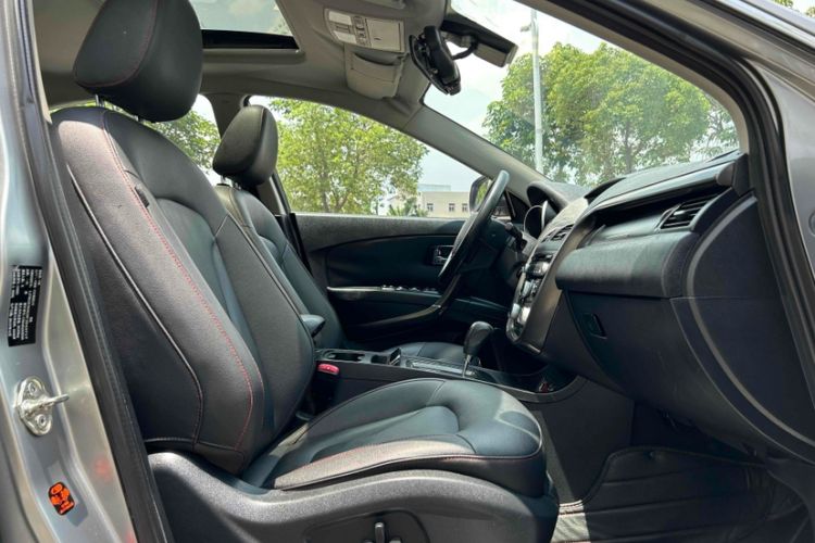 Used Bestune X80 2015 2.0L automatic luxury version Interior 11
