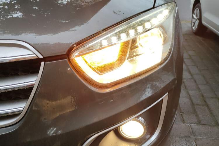 Used Bestune X80 2015 1.8T Automatic Luxury Model Left Front Headlight