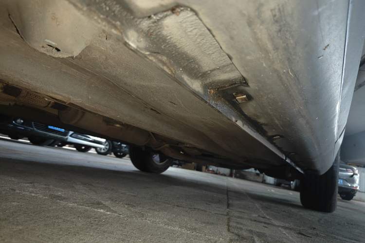 Used Bestune X80 2015 2.0L Automatic Comfort Anniversary Edition Left Side Sill