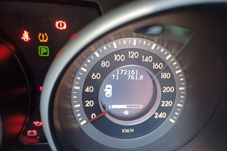 Used Bestune X80 2015 1.8T Automatic Luxury Model Odometer Close Up