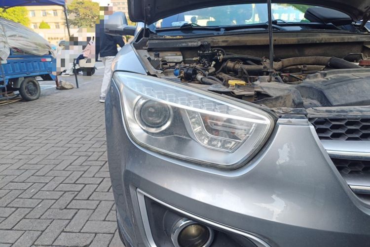 Used Bestune X80 2015 1.8T Automatic Luxury Model Right Front Headlight