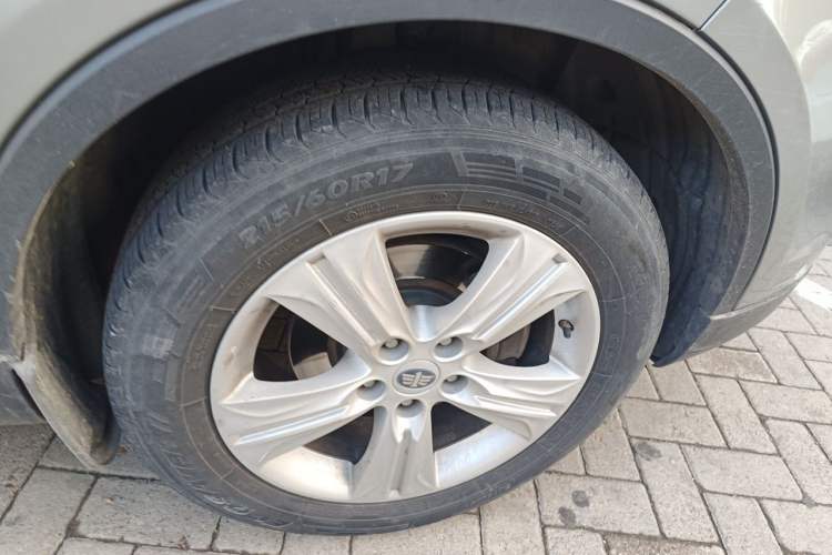 Used Bestune X80 2015 1.8T Automatic Luxury Model Right Front Wheel Hub