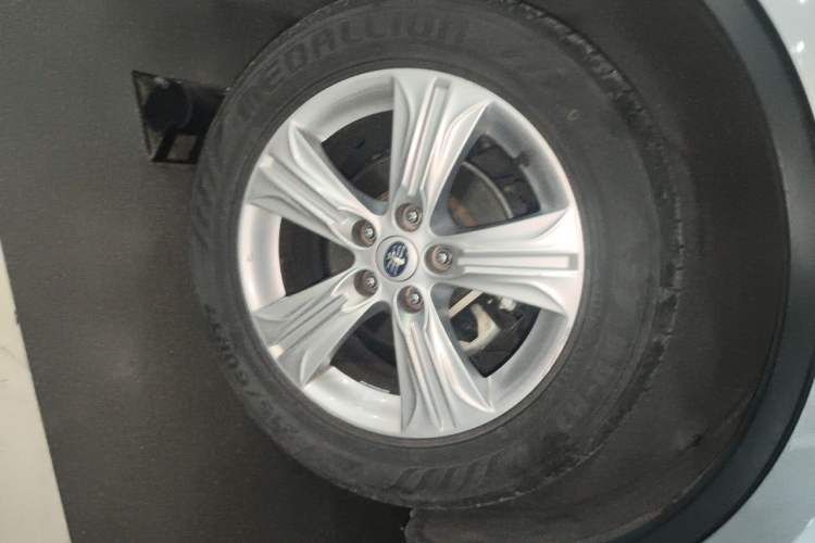 Used Bestune X80 2015 2.0L Automatic Comfort Anniversary Edition Right Front Wheel Hub