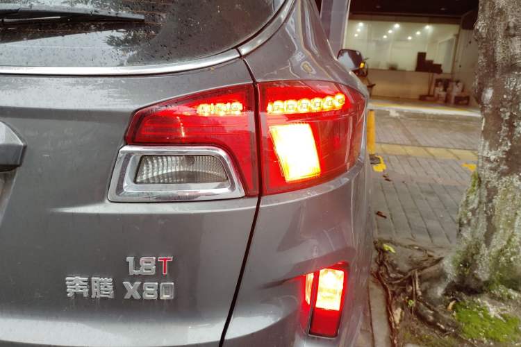 Used Bestune X80 2015 1.8T Automatic Luxury Model Right Rear Taillight