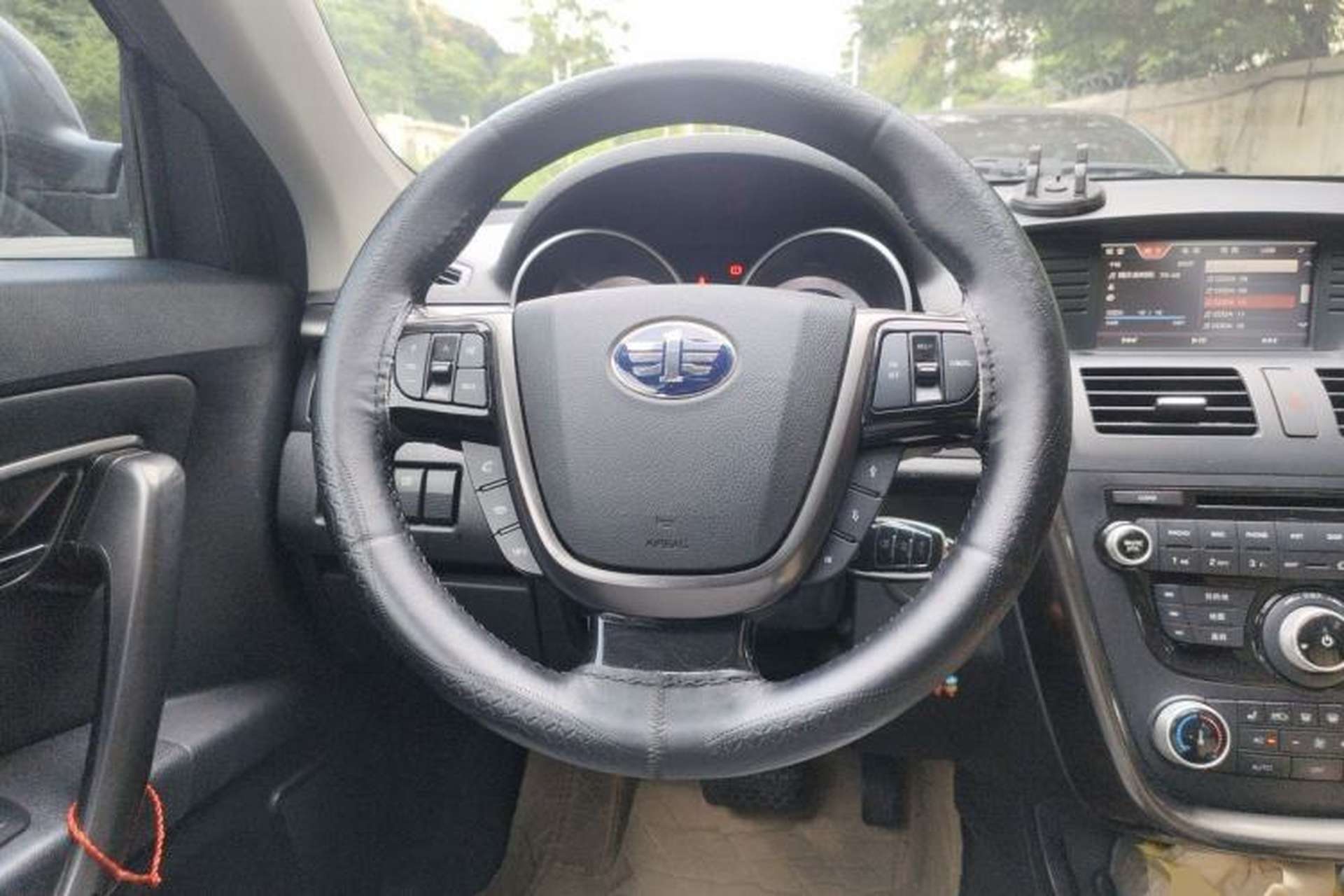 Used Bestune X80 2015 2.0L automatic luxury version Steering Wheel