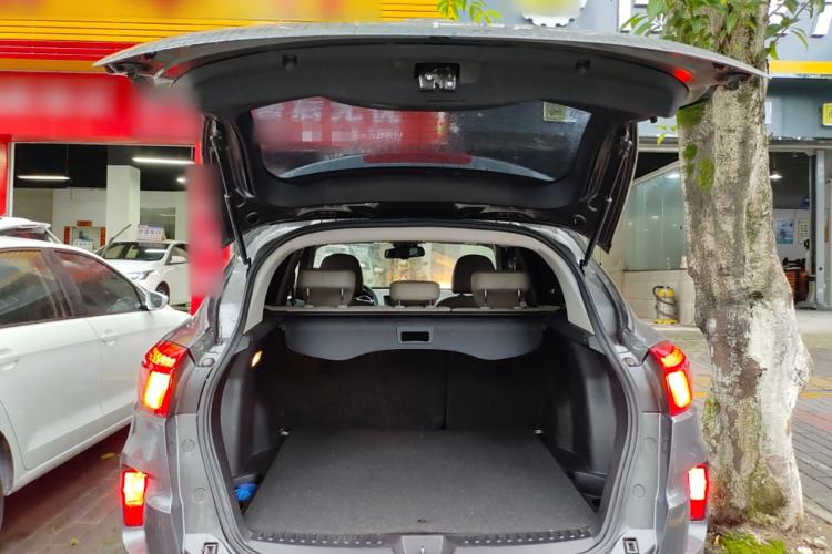 Used Bestune X80 2015 1.8T Automatic Luxury Model Trunk