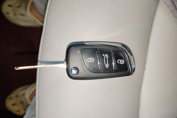 Used Bestune X80 2015 1.8T Automatic Luxury Model Vehicle Key