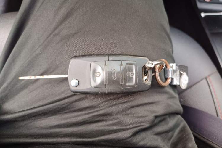 Used Bestune X80 2015 1.8T Automatic Luxury Model Vehicle Key