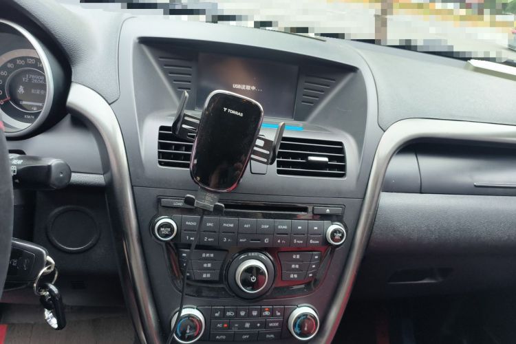 Used Bestune X80 2015 2.0L automatic luxury version Audio And AC Panel
