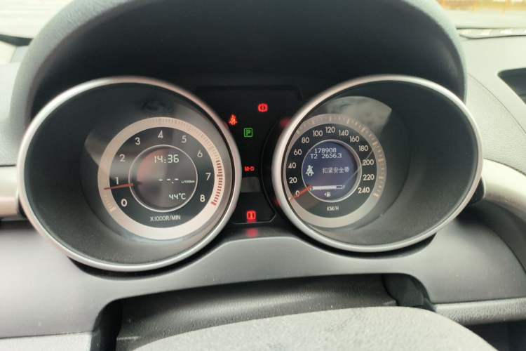 Used Bestune X80 2015 2.0L automatic luxury version Instrument Cluster