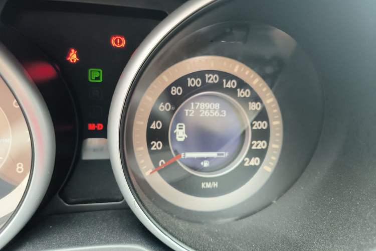 Used Bestune X80 2015 2.0L automatic luxury version Odometer Close Up
