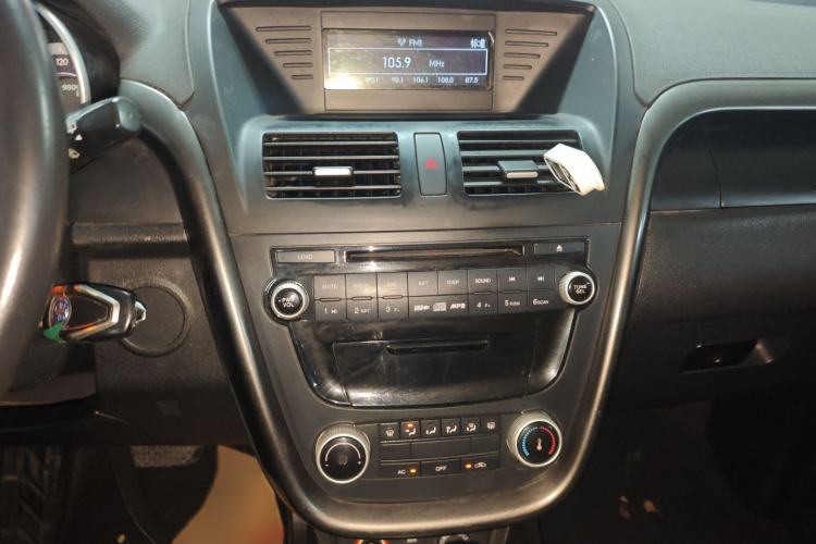 Used Bestune X80 2015 1.8T Automatic Luxury Model Audio And AC Panel