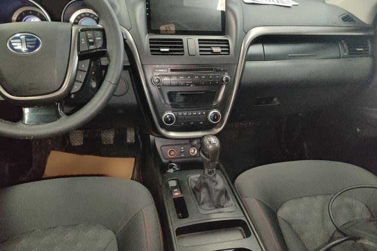 Used Bestune X80 2015 2.0L Manual Comfort 2nd Anniversary Edition Audio And AC Panel