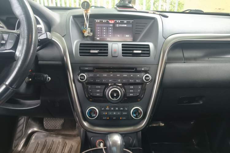 Used Bestune X80 2015 1.8T Automatic Luxury Model Audio And AC Panel