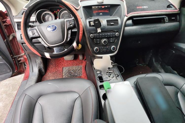 Used Bestune X80 2015 1.8T Automatic Luxury Model Center Console