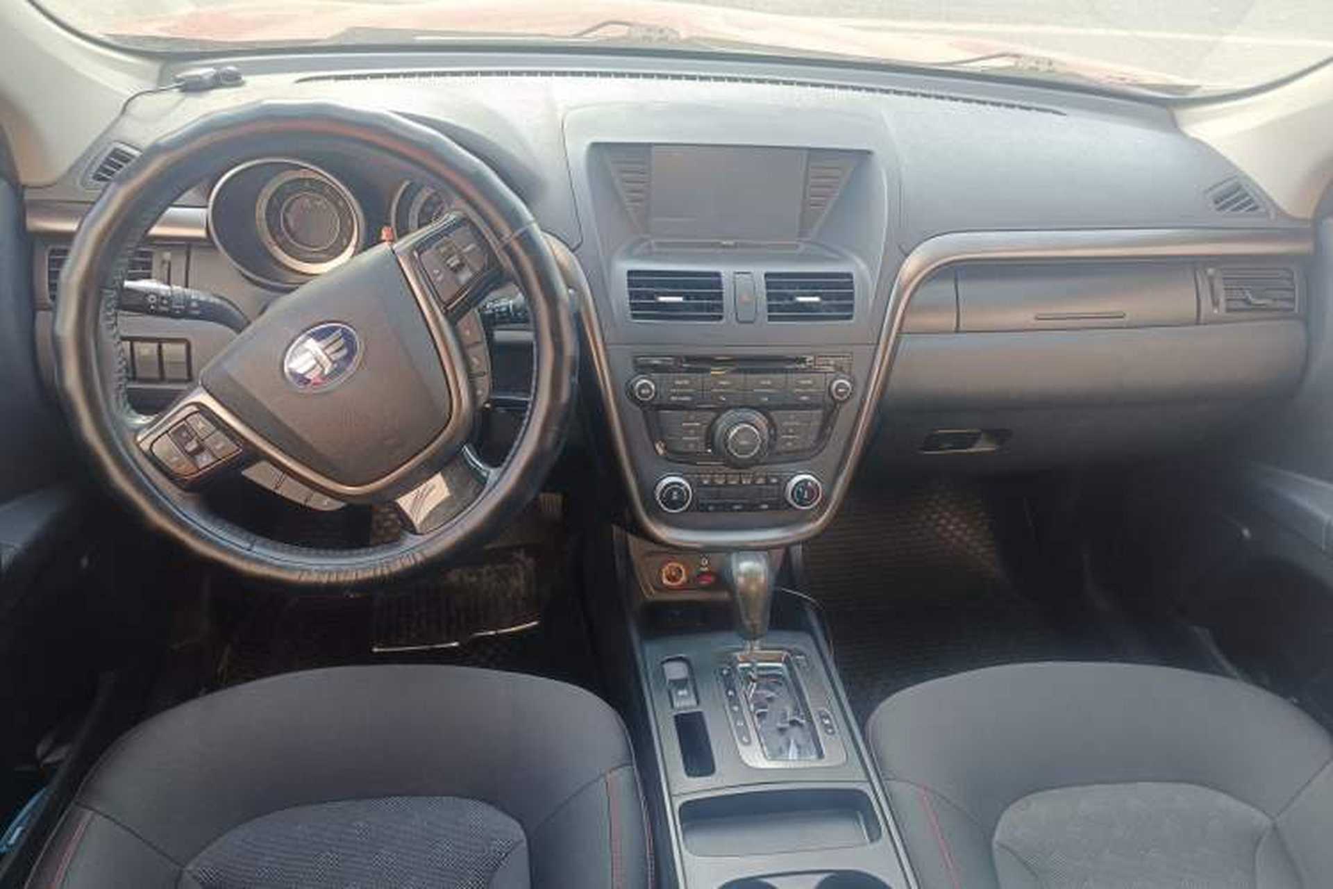 Used Bestune X80 2015 2.0L Automatic Comfort Anniversary Edition Center Console