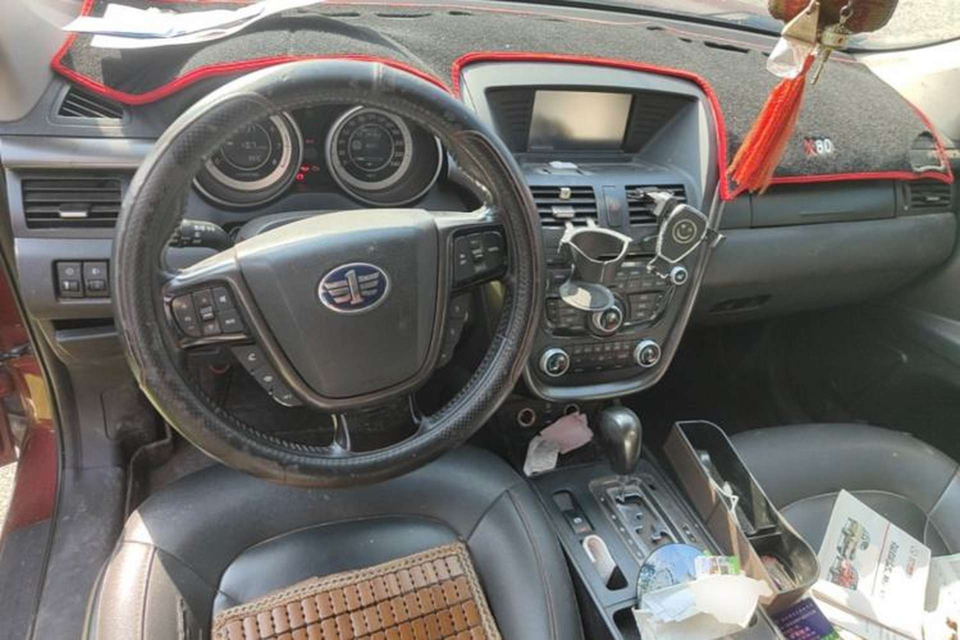 Used Bestune X80 2015 1.8T Automatic Luxury Model Center Console