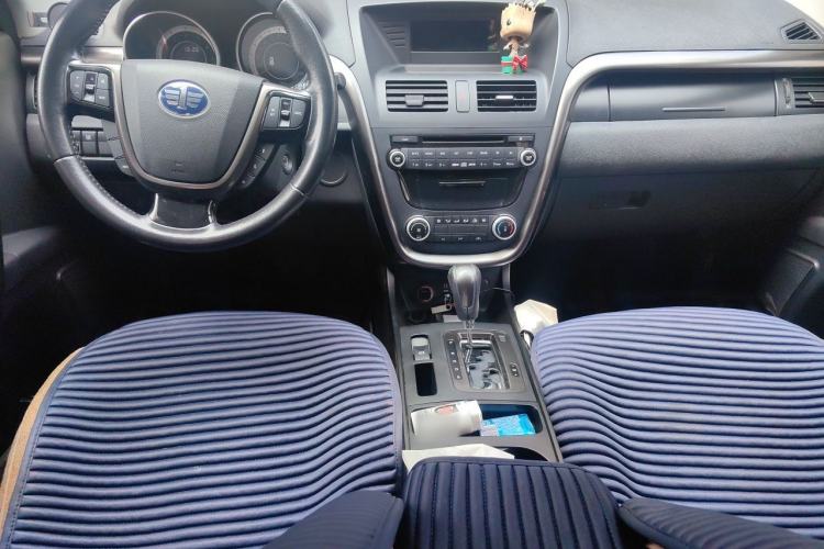 Used Bestune X80 2015 2.0L Automatic Comfort Anniversary Edition Center Console