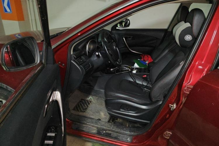 Used Bestune X80 2015 2.0L automatic luxury version Driver Seat