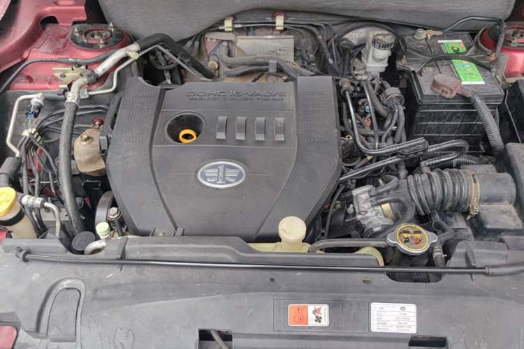 Used Bestune X80 2015 2.0L automatic luxury version Engine Bay