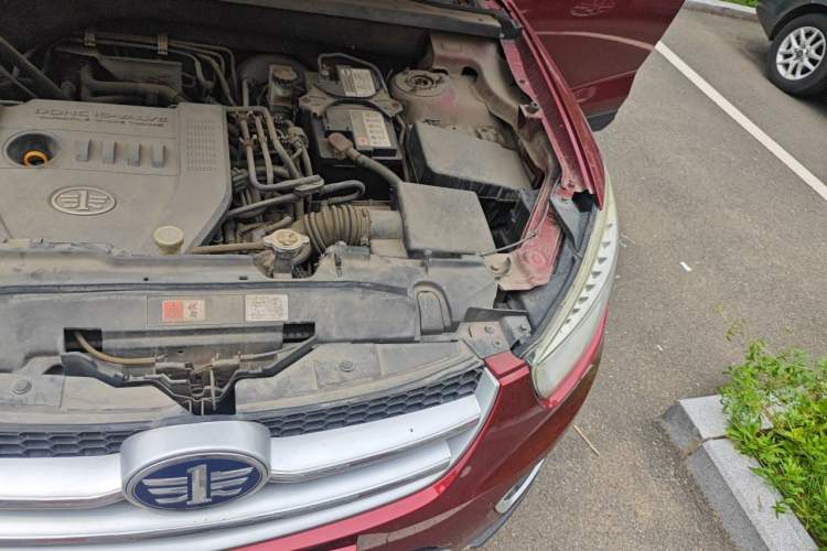 Used Bestune X80 2015 2.0L automatic luxury version Engine Bay Left