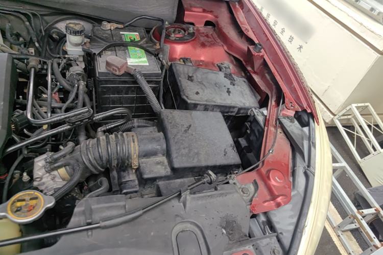 Used Bestune X80 2015 2.0L automatic luxury version Engine Bay Left