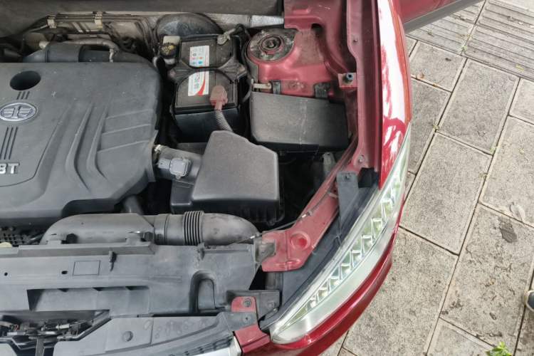Used Bestune X80 2015 1.8T Automatic Luxury Model Engine Bay Left