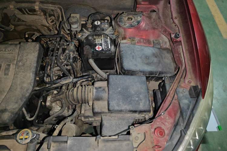 Used Bestune X80 2015 2.0L automatic luxury version Engine Bay Left