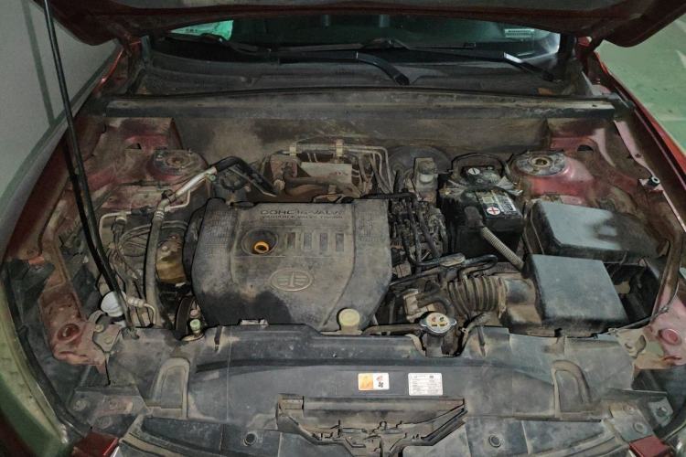 Used Bestune X80 2015 2.0L automatic luxury version Engine Bay