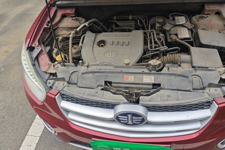 Used Bestune X80 2015 2.0L automatic luxury version Engine Bay Right