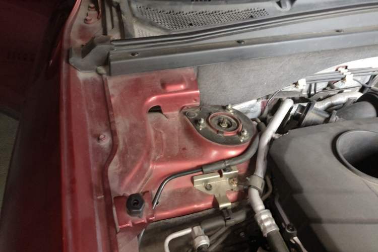 Used Bestune X80 2015 1.8T Automatic Luxury Model Engine Bay Right