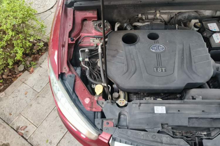 Used Bestune X80 2015 1.8T Automatic Luxury Model Engine Bay Right