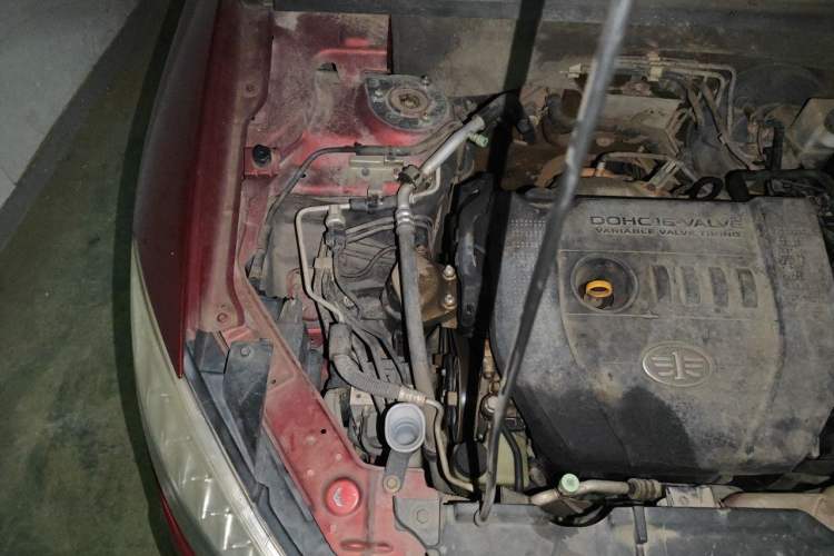 Used Bestune X80 2015 2.0L automatic luxury version Engine Bay Right