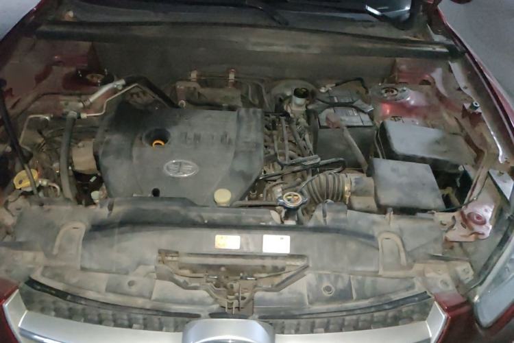 Used Bestune X80 2015 2.0L automatic luxury version Engine Bay
