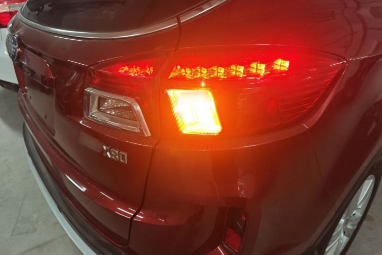 Used Bestune X80 2015 1.8T Automatic Luxury Model Exterior 6