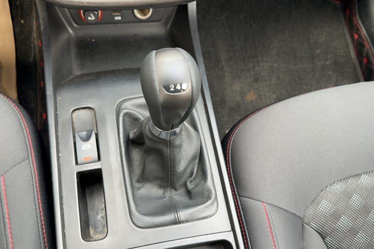 Used Bestune X80 2015 2.0L Manual Comfort 2nd Anniversary Edition Gear Lever