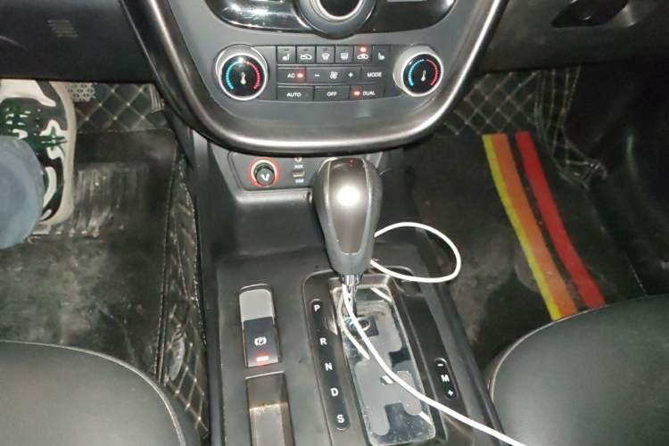 Used Bestune X80 2015 2.0L automatic luxury version Gear Lever