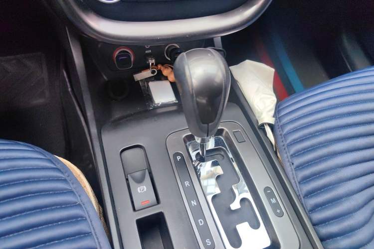 Used Bestune X80 2015 2.0L Automatic Comfort Anniversary Edition Gear Lever