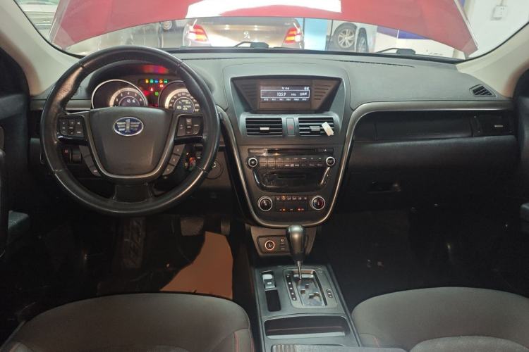Used Bestune X80 2015 1.8T Automatic Luxury Model Interior 2