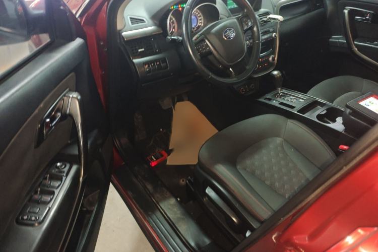 Used Bestune X80 2015 1.8T Automatic Luxury Model Interior 3